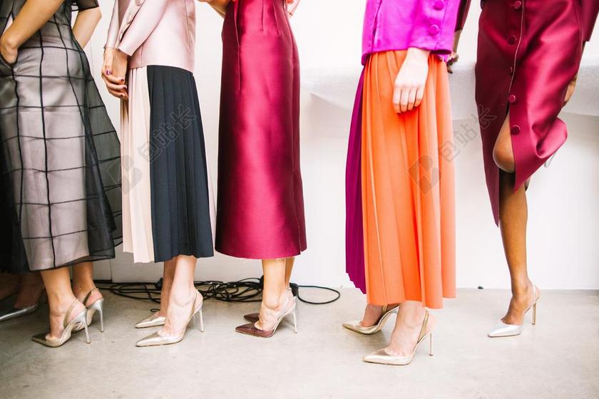 高跟鞋 鞋 鞋类 服装 时尚 模型 多彩 长礼服