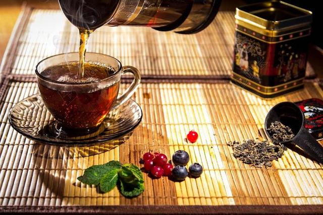 茶 制造商 药草 喝 杯 绿茶 茶叶 黑醋栗 薄荷叶 茶道