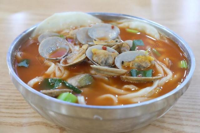 面条 辣碱面条 文蛤 KALGUKSU 烹饪