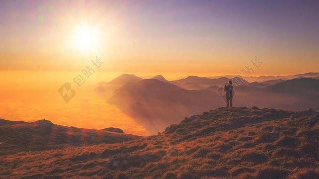 日落 人 男子 女子 太阳 山 自然 景观 云 天空