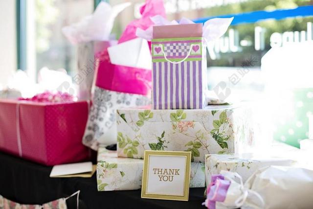 礼品 礼物 准新娘送礼 婚礼结婚 庆典 生日 节日 蜡笔