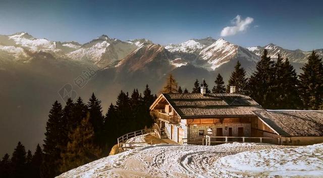 旅游唯美景色阿尔卑斯雪山下度假图片背景