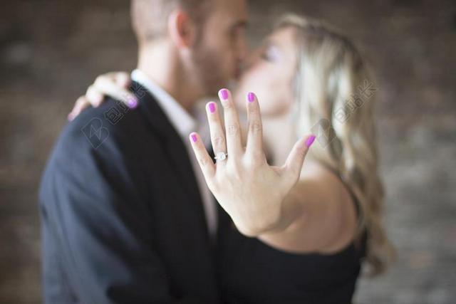 订婚 夫妇 爱 浪漫 结婚 女子 男子 快乐 人 幸福