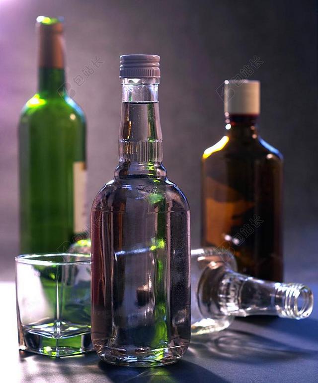 酒精 酗酒 伏特加酒 红酒 习惯 康复 治疗 吸毒成瘾 喝