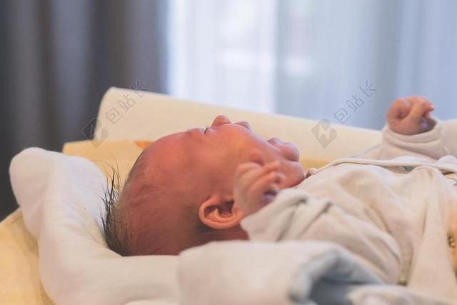儿童 人 婴儿 谎言 躺着 哭泣 可爱 可爱的 仍 散景