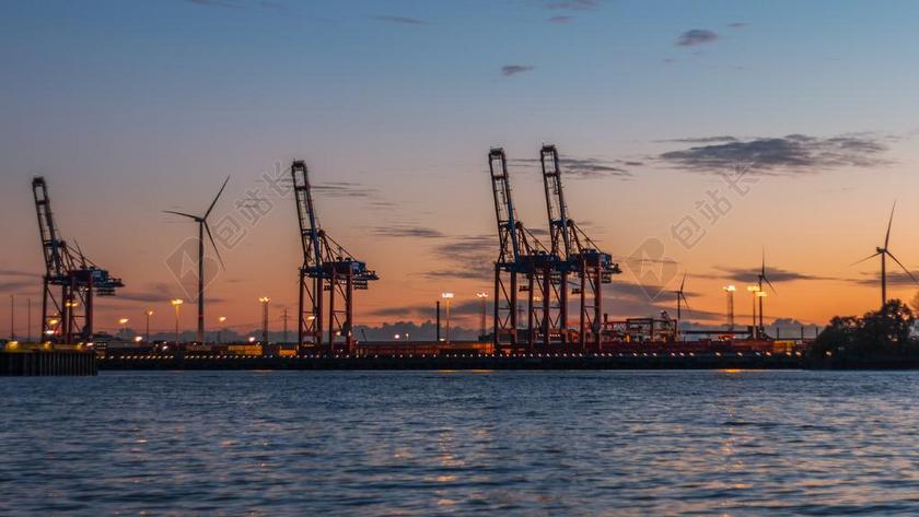 摄影黄昏岸边海岸起重机背景图片