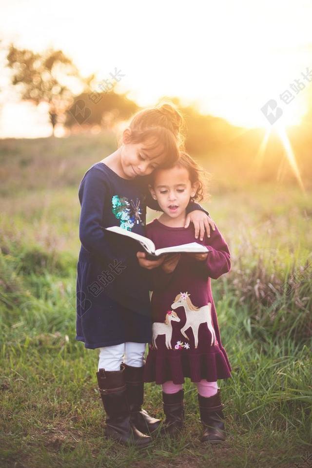 阳光 日落 日出 晚间 草 树 自然 孩子们 女孩 人