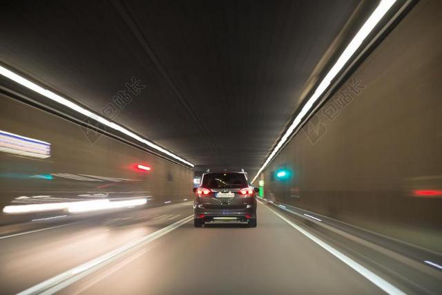 车 驾驶 隧道 灯 驾车 交通 车辆 车道 速度 路