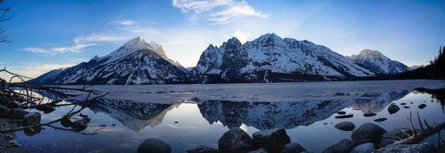 大提顿 雪山 湖泊 石头 蓝天 倒影