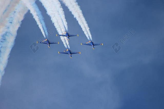 航展 天空 航空 飞机 空气 速度 显示 蓝色 烟 飞行
