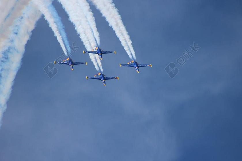 航展 天空 航空 飞机 空气 速度 显示 蓝色 烟 飞行