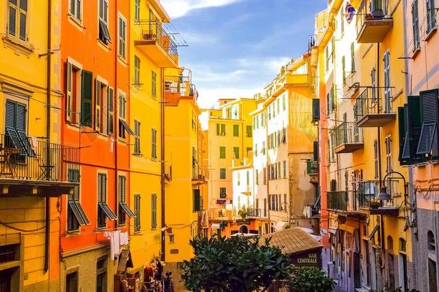 五渔村 MANAROLA 村 街 立面 地中海 海岸 多彩