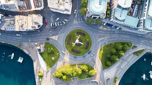 空气 查看 绿色 树 植物 车 停车 很多 路 交通 海