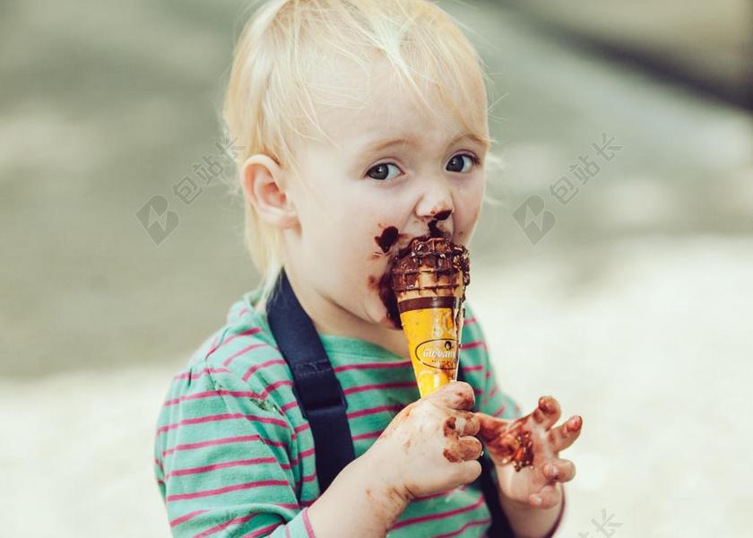 人 孩子 儿童 脏 冰淇淋 巧克力