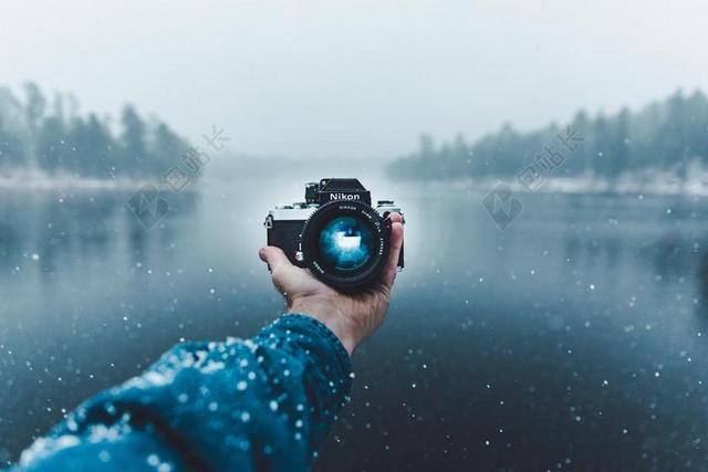 相机尼康镜头摄影雪冬天手湖面背景图片