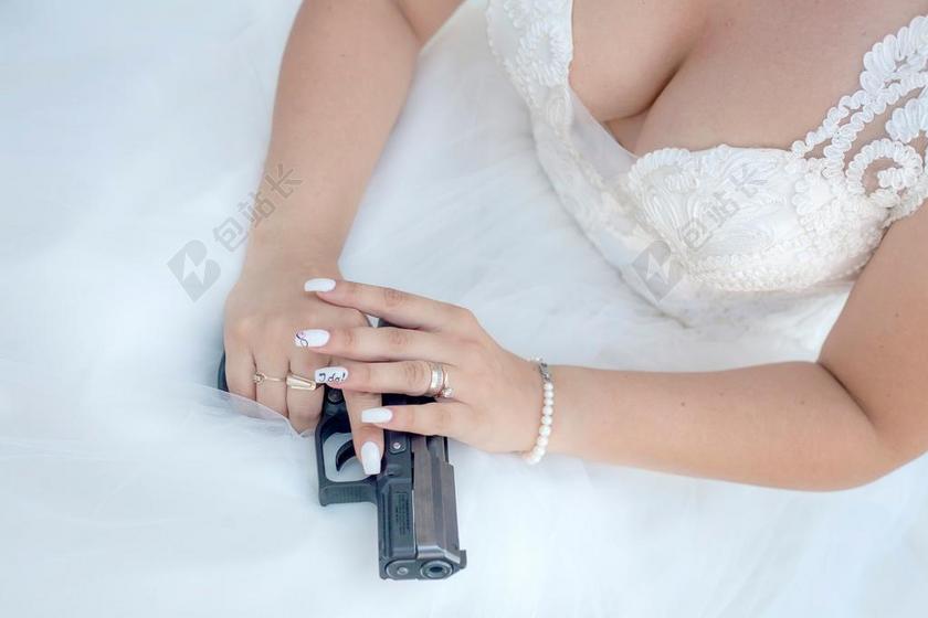 手枪手镯婚礼礼服女子丰满背景图片