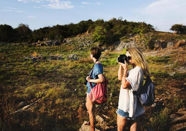 自由 旅行 一起 徒步旅行 朋友 树 自然 露营 女子