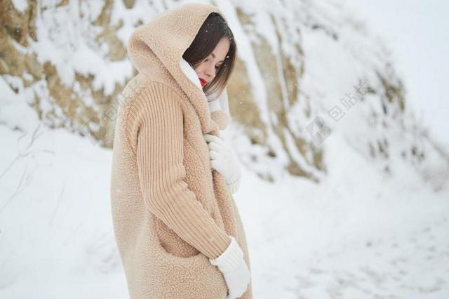 雪 冬天 冷 天气 户外 卫衣 夹克 人 女孩 女性