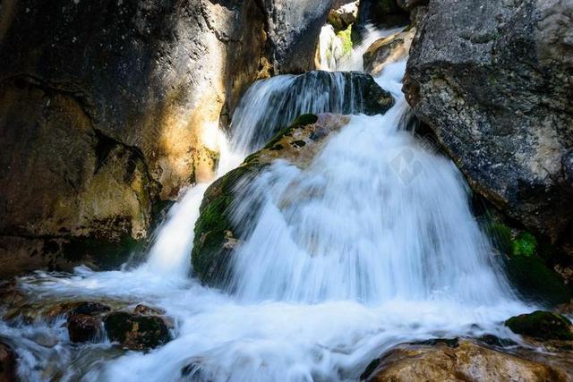 瀑布 激流 高山 性质 过独身生活 私语 水 水域 山间溪流