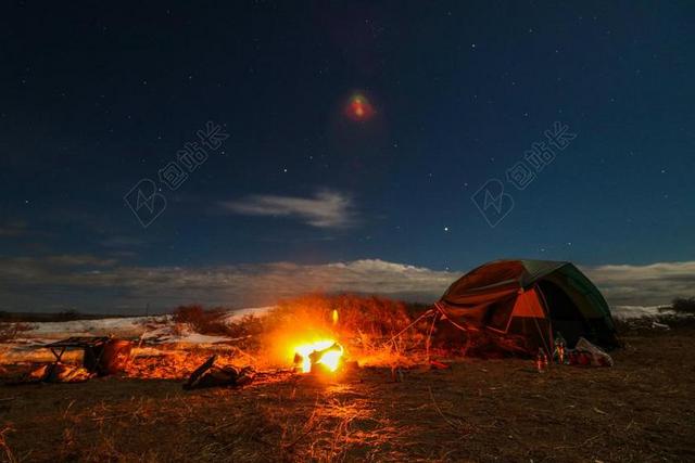 生活在大自然 星空 篝火 帐篷 度假