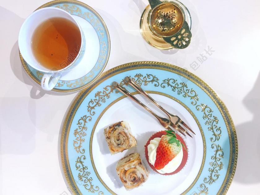 下午茶 红丝绒 蛋糕 甜品 红茶 盘子 杯子 茶