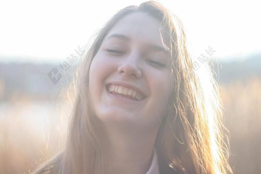 人 女子 夫人 头发 微笑 快乐 牙齿 太阳光线 模糊