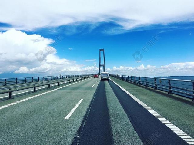 丹麦瑞典桥欧洲边境路自然天空背景图片