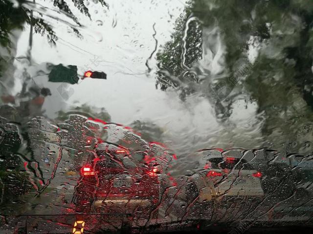 豪雨 夏天 梅雨季