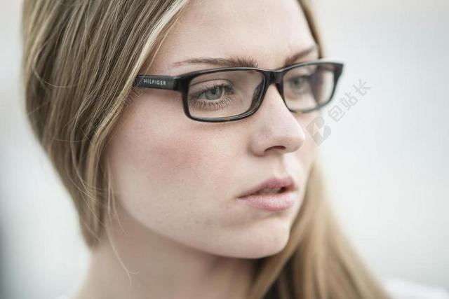 眼镜 模型 妇女 肖像 眼睛 人类 唇 年轻 概述