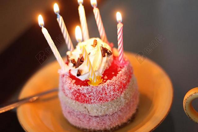 蛋糕 蜡烛 饮食 糕点 甜 食品  生日 生日蛋糕