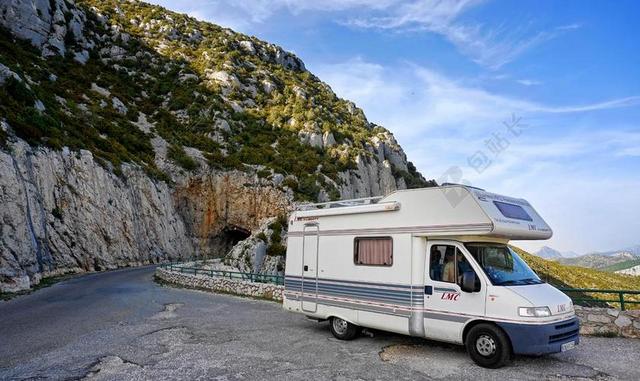 移动主页 假期 露营 旅行 冒险 路 夏季 露营车 隧道