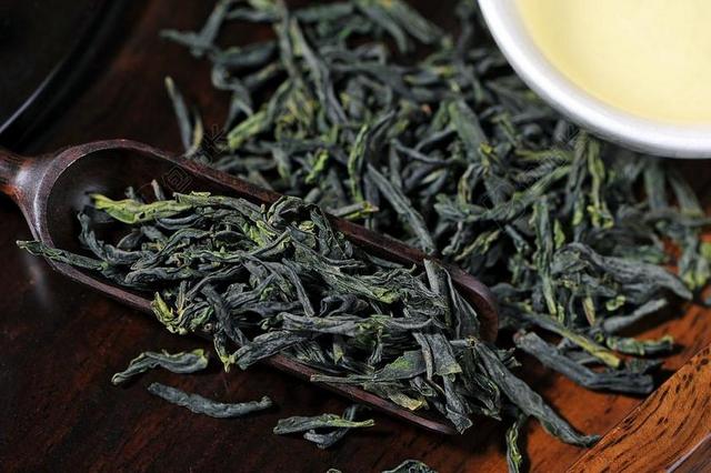 瓜片 茶叶 木桌子