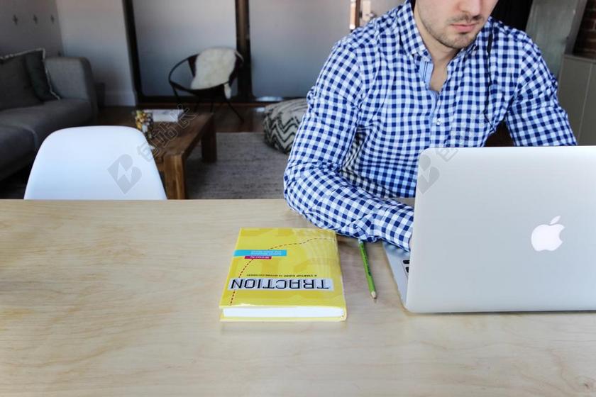 MACBOOK 笔记本电脑 计算机 技术 业务 办公室 办公桌