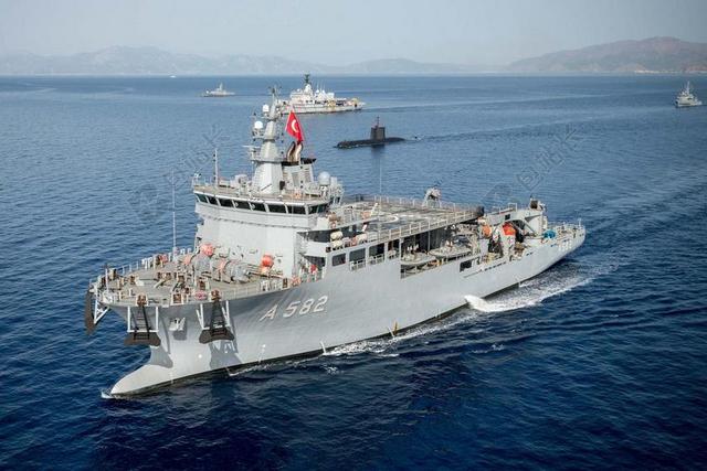 救援船 潜艇救援 船舶 船只 土耳其海军 水 海 平静的水