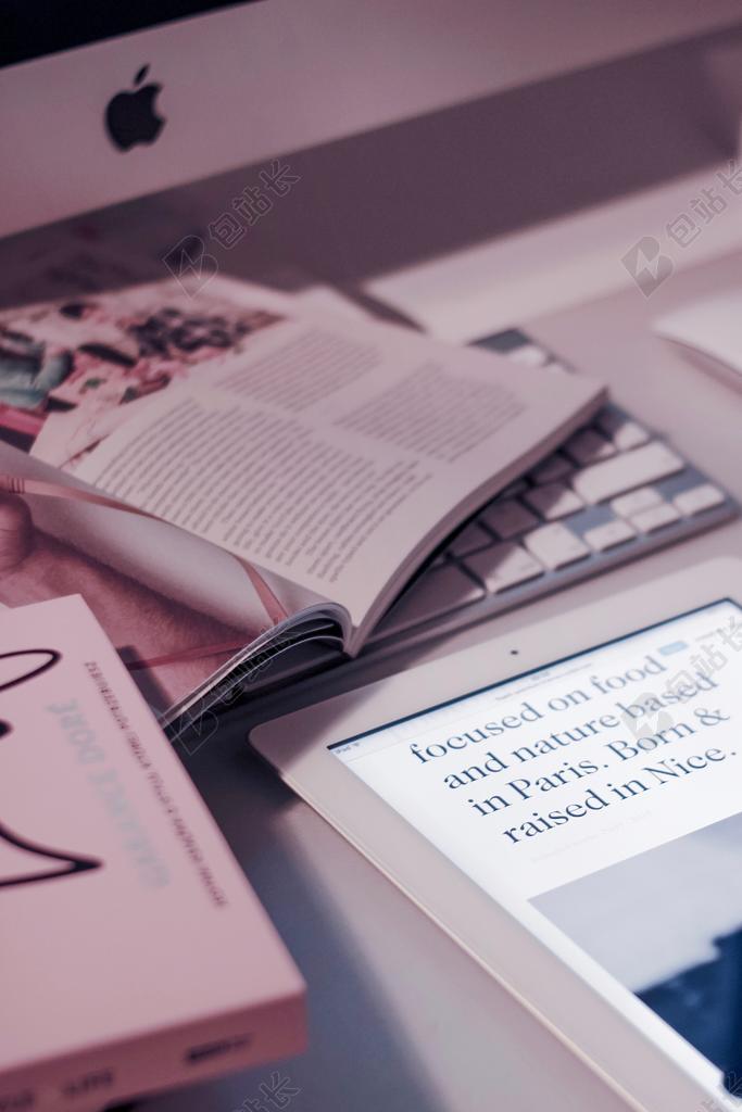 书籍 杂志 阅读 片剂 IPAD 计算机 监视器 技术 业务