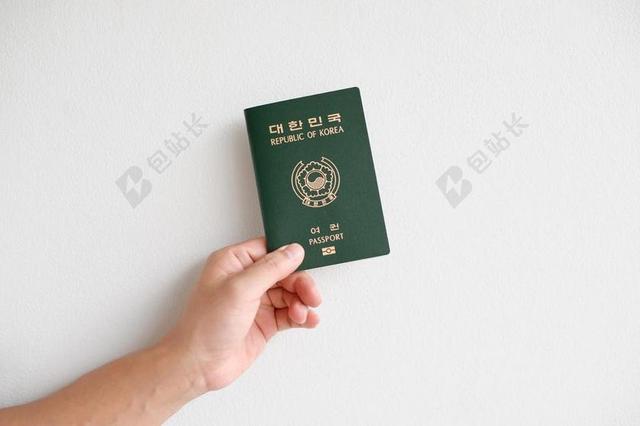 摄影简约手持韩国护照背景图片