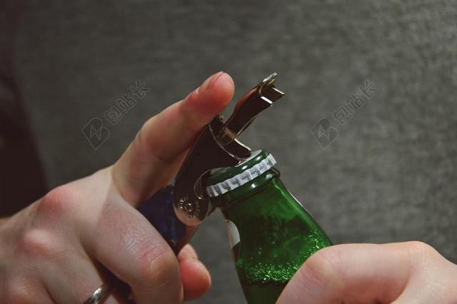 啤酒 酒精 饮料 开瓶器 手 庆典