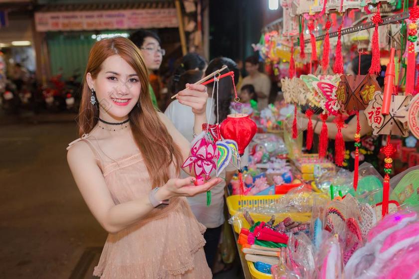 肖像 女孩 夜 脸 年轻 女性 女子 白 可爱 人 头发