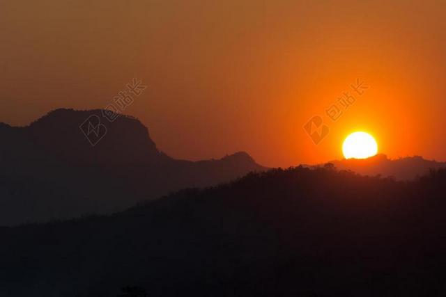 山 景观 日落 自然 日出黎明 天空 背景 没有人 阳光