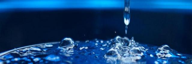 一滴水 水 滴 湿 液体 HOCHSPRINGENDER 高滴