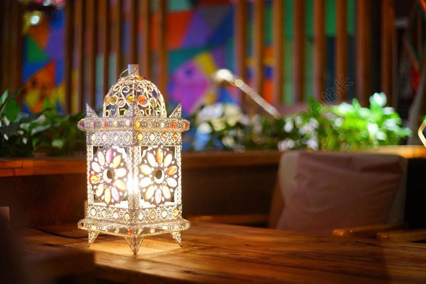 大光圈 文艺 灯 光 桌子