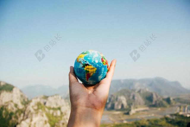 全球 地图 圆 多彩 户外 手 棕榈 查看 天空 山