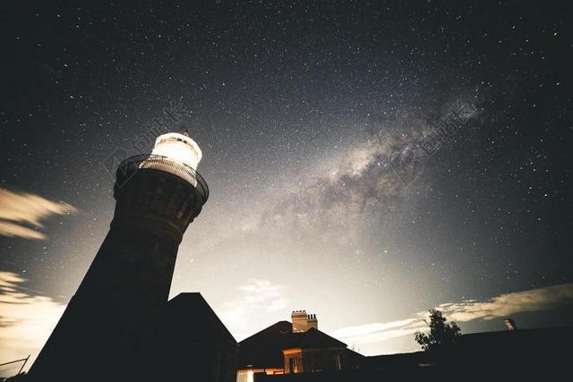 星空黑夜的灯塔背景图片