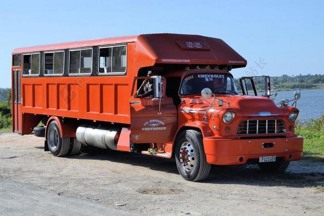 古巴 汽车 OLDTIMER 卡车 旅客运输 红色 车辆