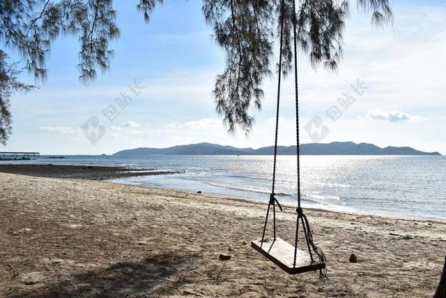 秋千 海滩 天空 该岛 游 夏 节日 地平线 蓝天 海水。