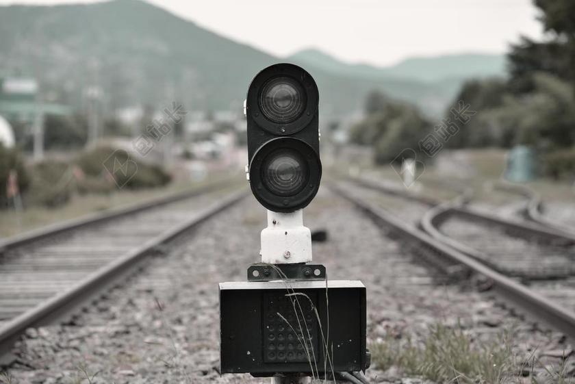 摄影复古老旧的铁路路灯背景图片