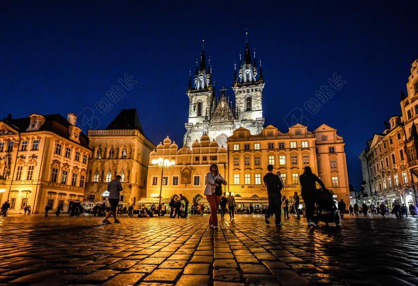 布拉格 老 镇 尖顶 晚上 旅游 波希米亚 夜 灯 广场