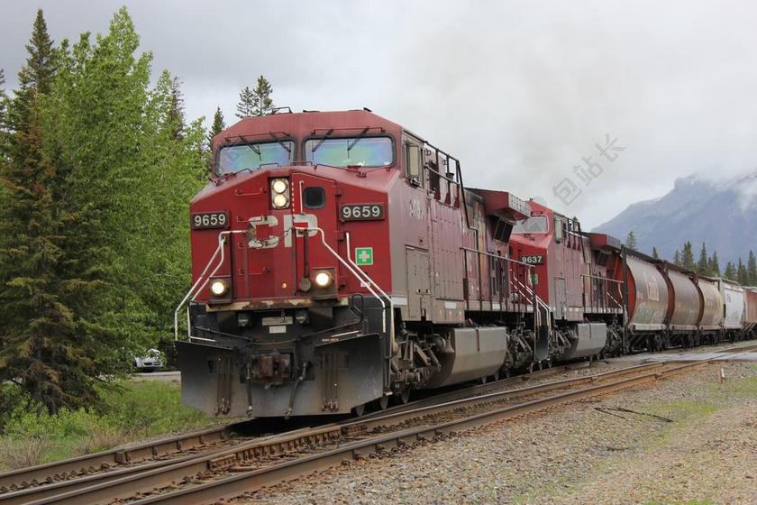 清新户外火车背景图片