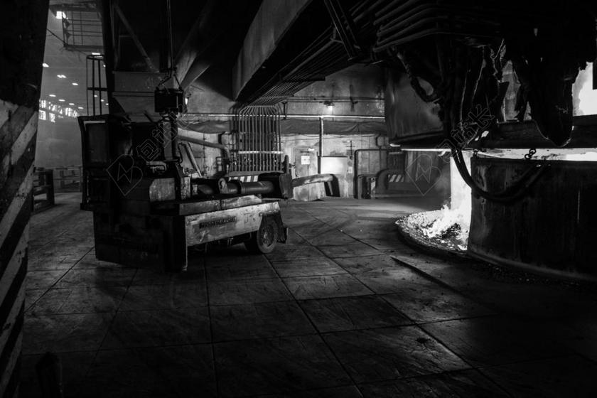 冶金 一个铁合金 光芒 火 烤箱