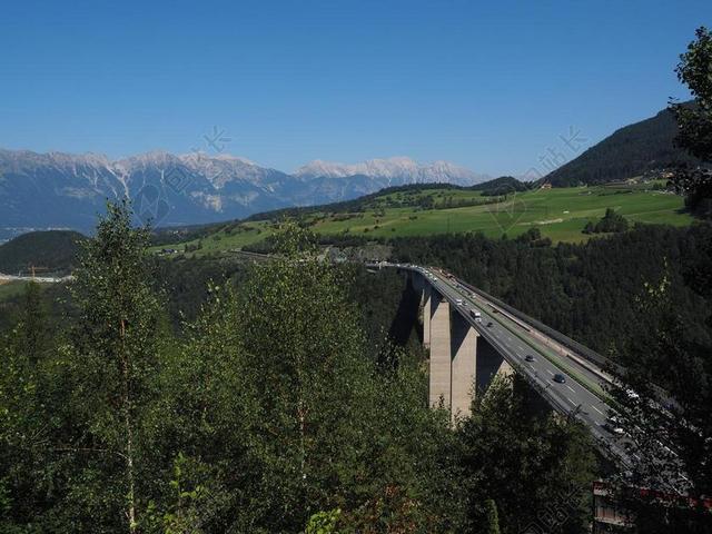 旅游自然布伦纳高速公路背景图片